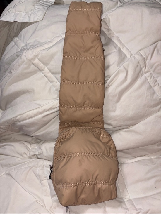 Coco & Carmen Handbags - Nwt coco + Carmen Sling Puffer Bag